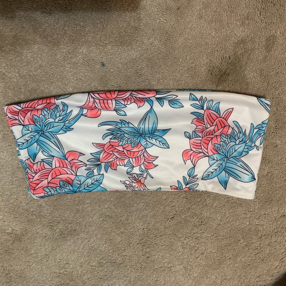 Cupshe Strapless Bikini Top Size M